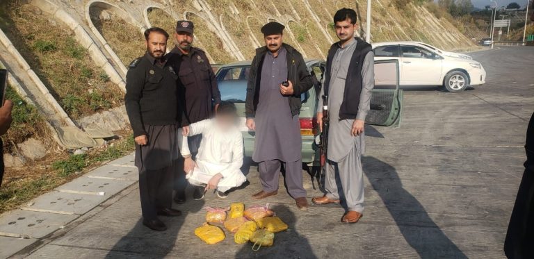 ایکسائز اینٹیلیجنس 3 اور تھانہ ایکسائز ایبٹ آباد کی کامیاب کاروائی، 8000 گرام چرس برآمد ، ملزم گرفتار، تھانہ ایکسائز ایبٹ آباد  مقدمہ درج